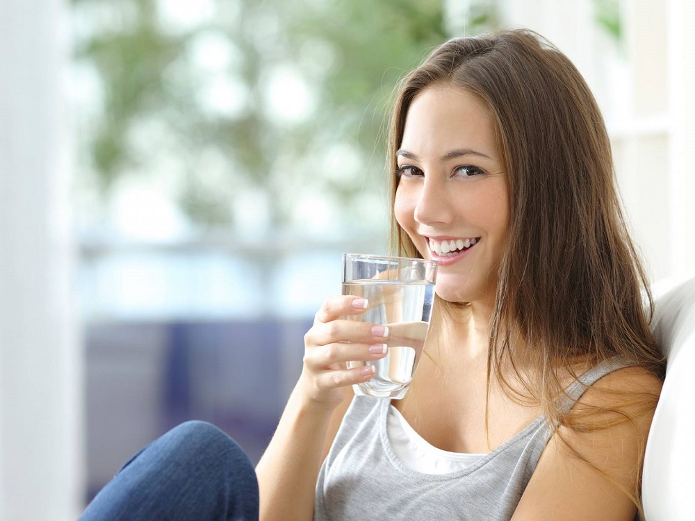 Lý do tại sao uống nước lọc tốt hơn nước ép trái cây